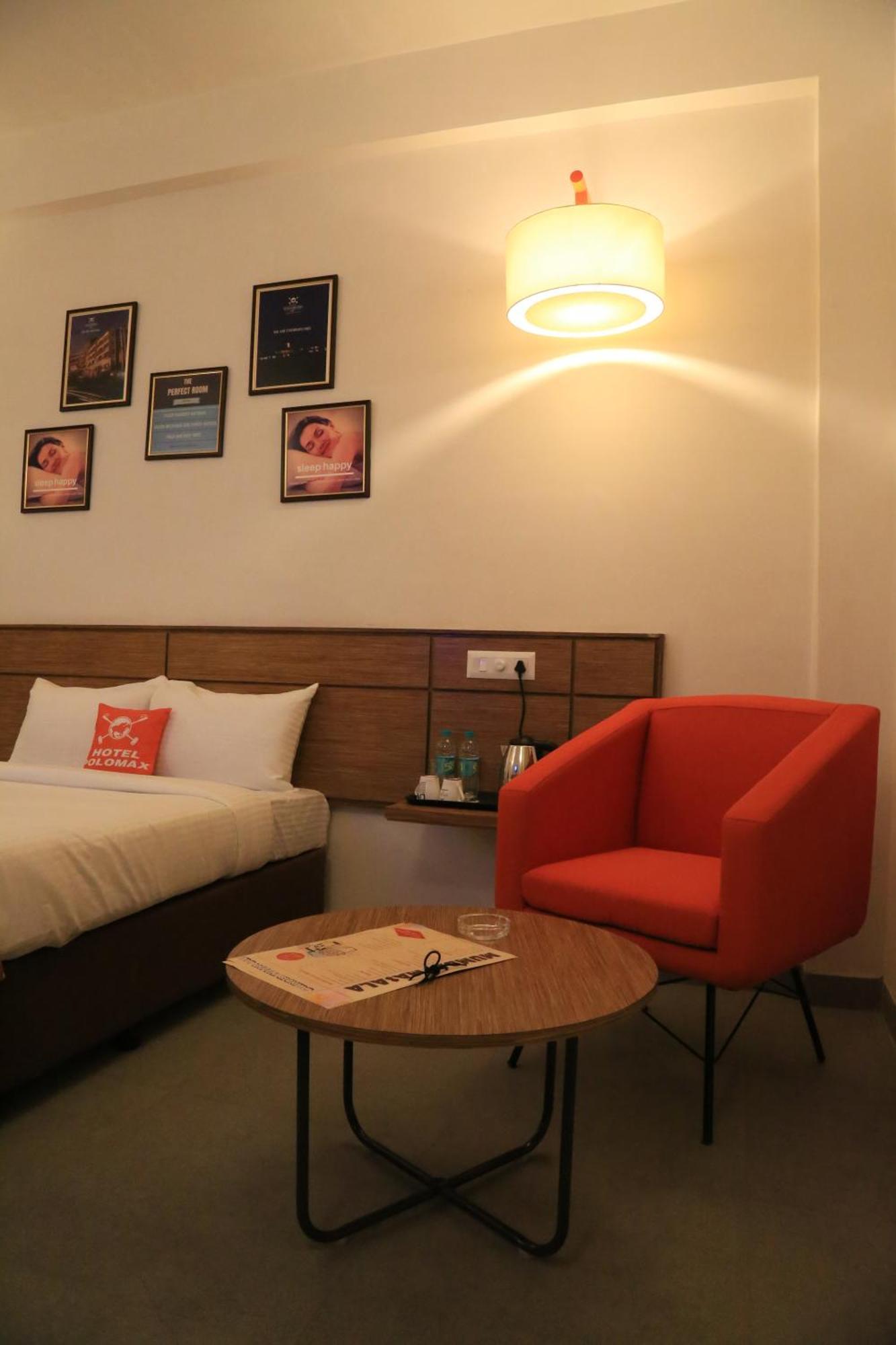 Max Hotels Jabalpur Oda fotoğraf