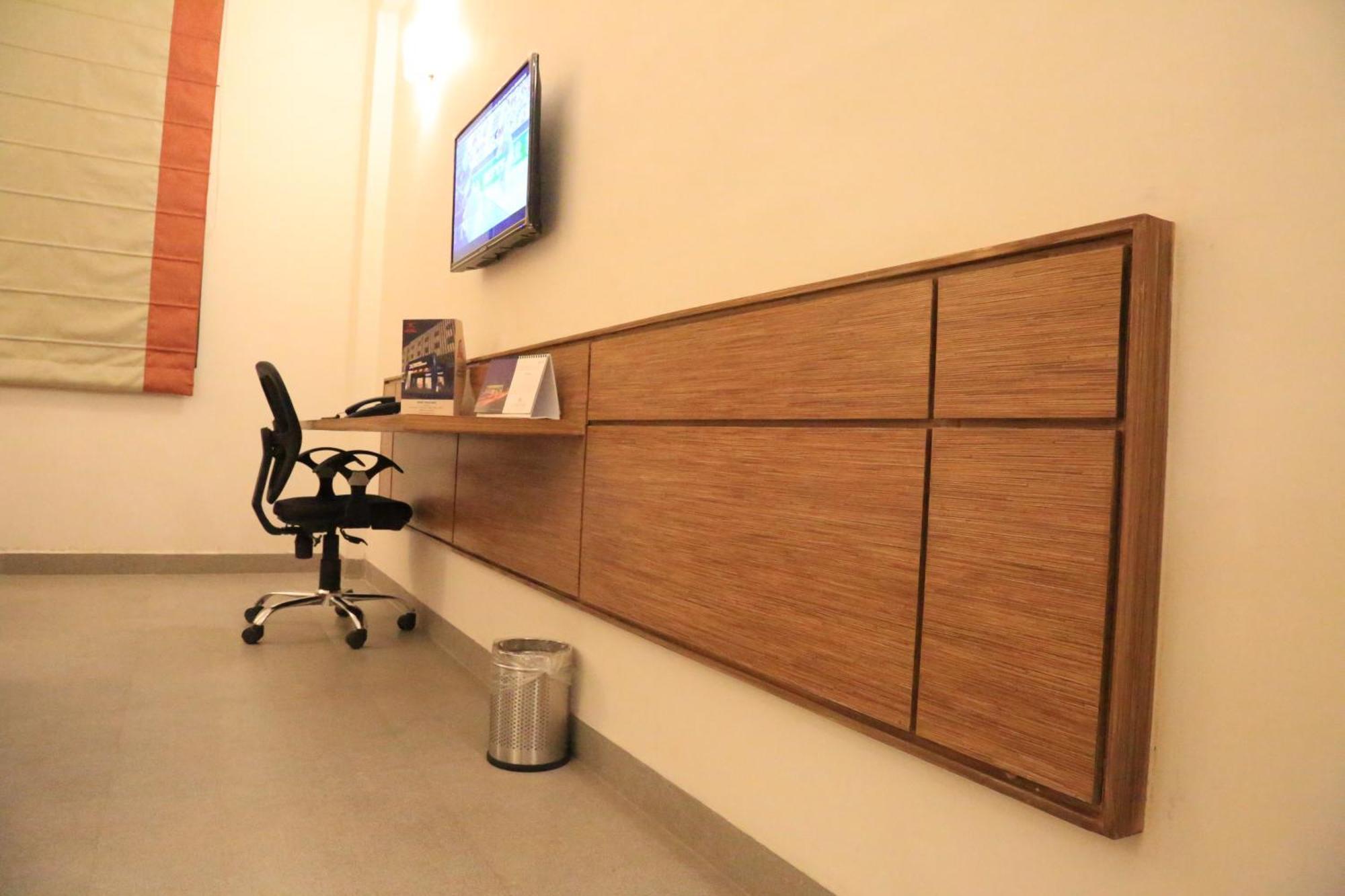 Max Hotels Jabalpur Oda fotoğraf